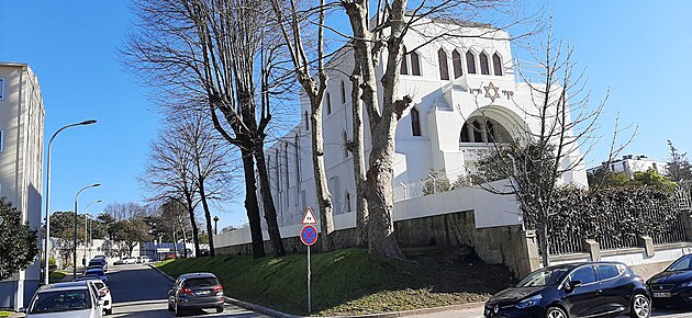 A nakonec jsme  na li i Synagogu - Sinanoga Kadoorie - je mimo hbitov , v ulici za nm