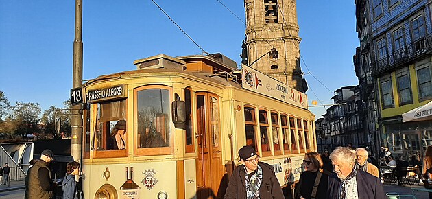 Historick tramvaj .18, kterou jsme se svezli od Torre dos Clrigos do Foz do Douro