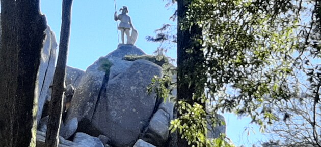 Warrior - socha strce v parku da Pena