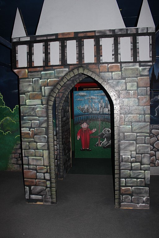 Vstupn� a v�stupn� br�na do ar�ny.