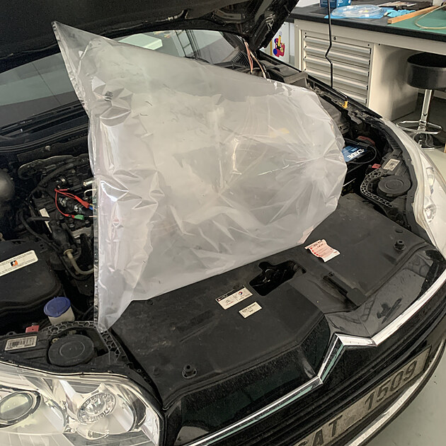 Porovnvan vozidlo Citroen C5 s filtrem stic v podku emitovalo do pytle spaliny s koncentrac stic jen 200 PN/ccm, tedy mn, ne je jejich koncentrace v ovzdu (ca 2500 PN/ccm). Vz s defektnm filtrem  emistue vce ne 5.000.000 PN/ccm.