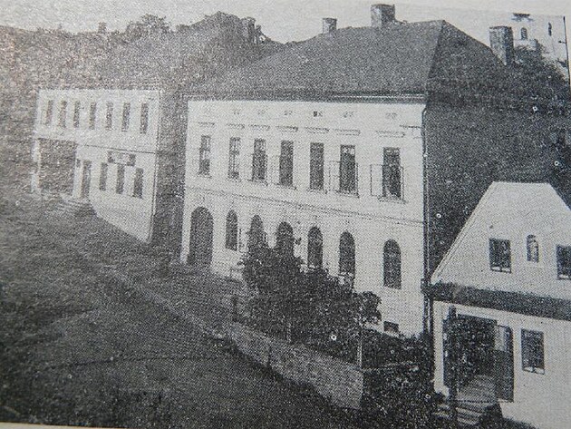 Severn Morava, tty ve 30. letech, vpravo domek, kde v podkrov bydlel Josef Kocourek na sv uitelsk taci, kter zrodila Mikule Koukola ze Zapadlch vlastenc 1932