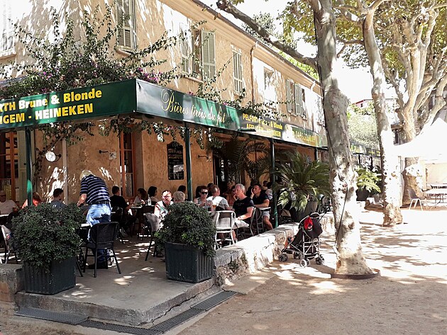 Caf de la Place, tady sedvali Yves Montand, Lino Ventura a dal osobnosti.