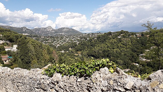 V�hled z hradeb do okol�.