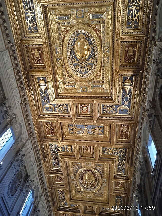 Kazetov strop v Laternsk bazilie