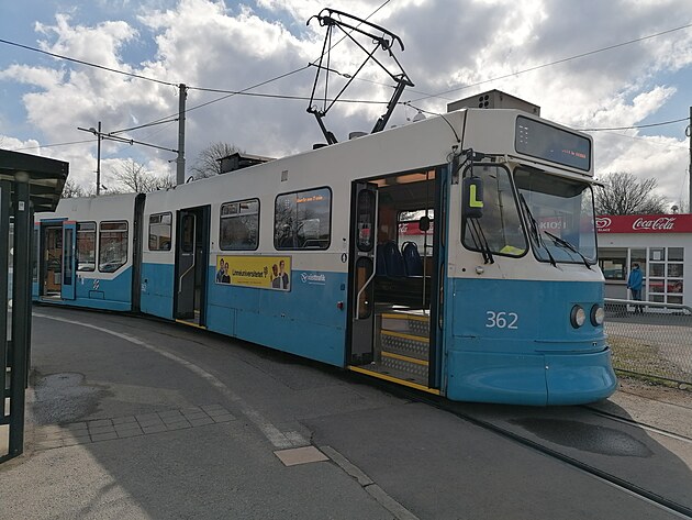 V Gtenburgu jezd ti typy tramvaj, kter se nepatrn li konstrukc, ne vak barvou. Tato vs doveze na terminl, odkud mete vyrazit na jin souostrov