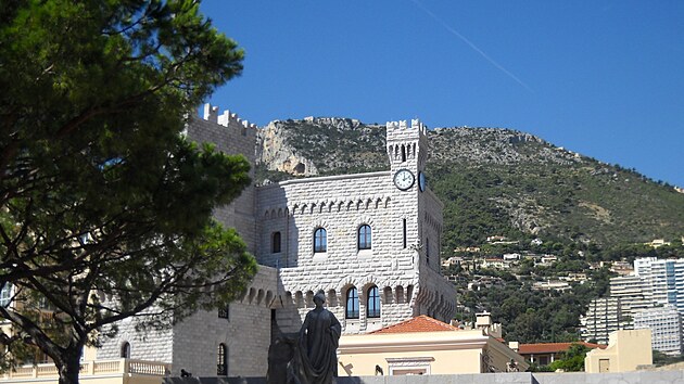 Monack knec palc lec na skle Le Rocher najdete ve tvrti Monaco Ville.