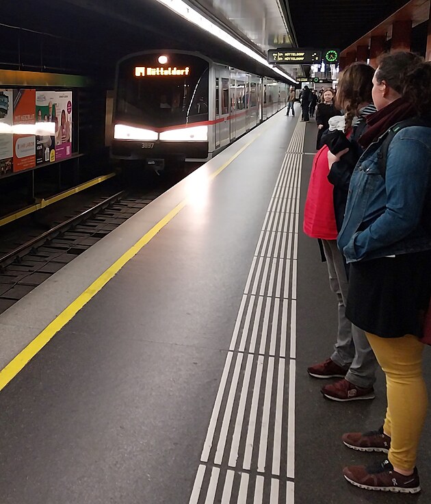 Vdesk metro tvo nyn pt linek    U1 - U6, postavena nen dosud linka U5. Je ist, modern a rychl.