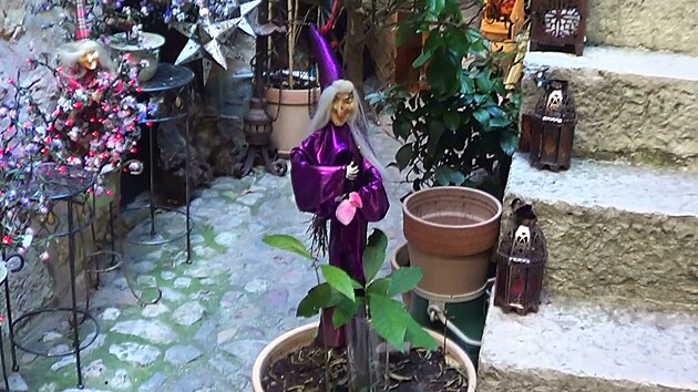 Umění až pohádkové v téhle uličce bydlí dodnes.