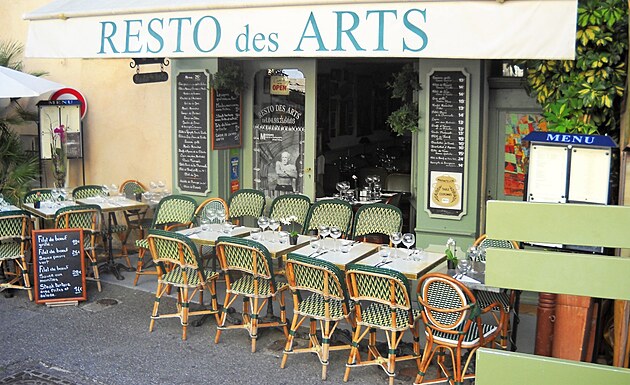 K labužnické pověsti přispívají vynikající kuchaři, jejichž talent mohou labužníci ocenit asi v padesáti zdejších restauracích. Třeba v Resto des Arts...