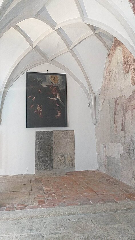 K��ov� chodba minoritsk�ho kl�tera s lokalizac� epitafu (�ed� deska vpravo)