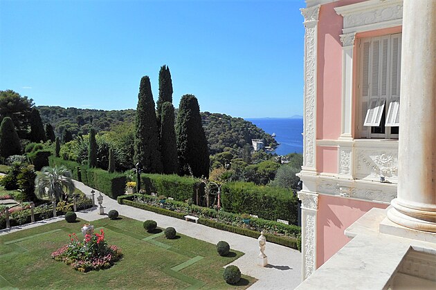 Villa Ephrussi de Rothschild je jednou z nejkrsnjch rezidenc renesannho stylu na Azurovm pobe.