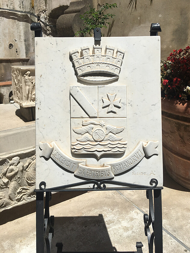 Znak msta Amalfi (v druhm poli maltzsk k)