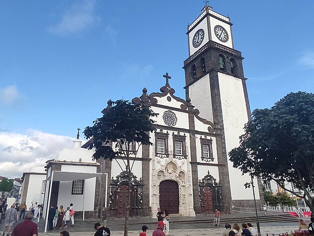Specifick architektura, zde katedrla v Ponta Delgada
