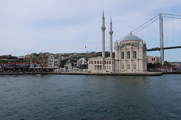 Büyük Mecidiye Camii a Bosporský most