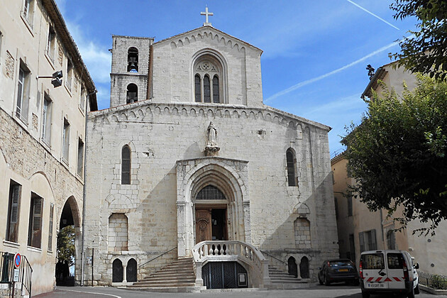 Katedrla  Notre-Dame-du-Puy de Grasse ze 13. stolet.
