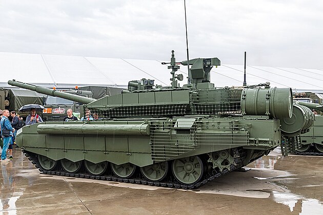 Modernizovan T-90 Poryv. Dobe patrn jsou jednotliv boxy reaktivnho pance