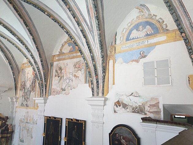 Nov odhalen fresky na jin stran kostela