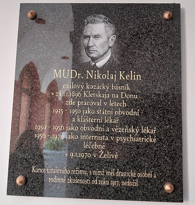 Pamtn deska donskho kozka a eskho lkae Nikolaje Kelina, kter zde psobil jako psychiatr.