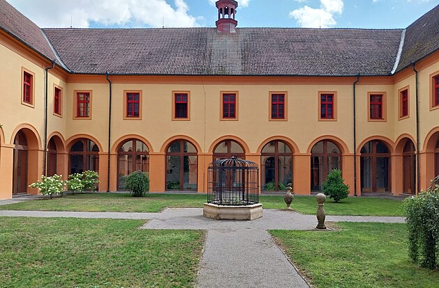Rajský dvůr