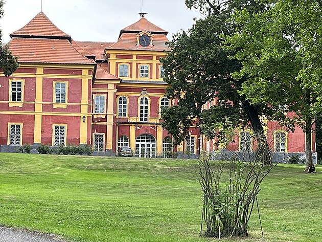 �imelick� z�mek, kde jsme chv�li bydleli, pak ve vedlej�� vodn� tvrzi