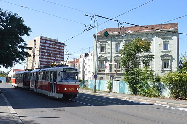 tramvaj v ulici na Ztorch