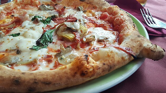 I v Salernu si mete dt pochopiteln pravou neapolskou pizzu, protoe Neapol je doslova za rohem.