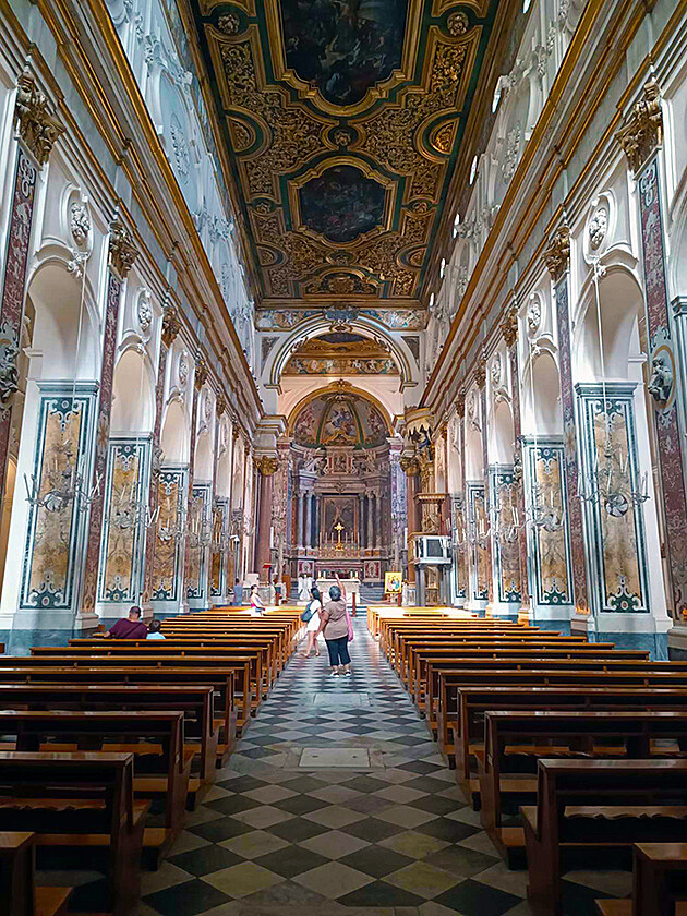 Katedrla svatho Ondeje v Amalfi je ndhernou ukzkou jihoitalsk sakrln architektury v maurskm slohu s neogotickmi vlivy.