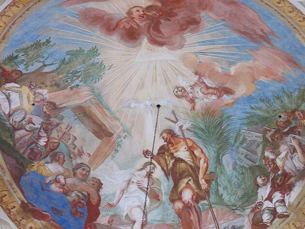 Tato jednolodní stavba je vyzdobena freskami od malíře J. V. Spitzera. Loď je sklenuta valenou klenbou, hranolová věž, presbytář půlkruhový.