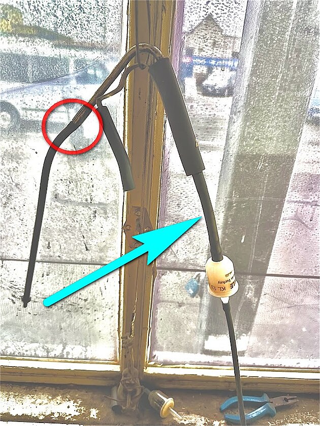 �ipka ukazuje m�sto, kde amisn� technici t�to stanice za�krcuj� sondu p�i testu t�snosti, ale zaslepovat se povinn� mus� a� na konci. Ozna�en� m�sto, kde se sonda nej�ast�ji po�kod�, z�stane nezkontrolovan�. Mohou tak po�kozovat ro�n� tis�ce z�kazn�k�.