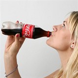 Coca Cola je super - osv, nakopne, chutn. Vte ale, co ve skutenosti dl...