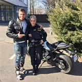 Drsn motork a policistka. Frd s Malrovou byli zajmav pr.