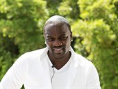 I zpvák Akon tíhne k Islámu díky rodin.