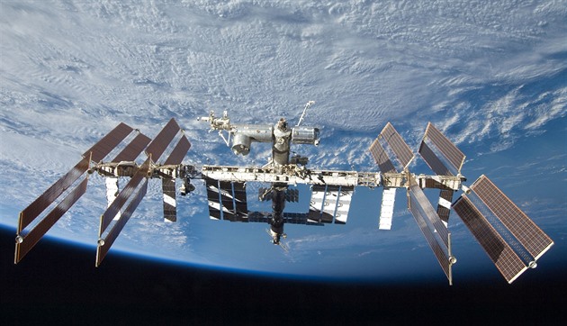 ISS neboli Insternational Space Station -  Mezinárodní vesmírná stanice.