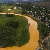 Řeka Colorado se po kontaminaci zbarvila do sytě žluté.