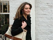To byla doba! Pár let zpátky Kate mohla nosit i kabelku pes rameno.