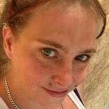 Sarah poslechla l�ka�e a pou�ila na ekz�m b�lidlo.