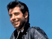 John Travolta jako feák Denny v muzikálu Pomáda.