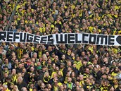 Fanouci nmeckého klubu Borussia Dortmund vytáhli transparent proti vylouení...