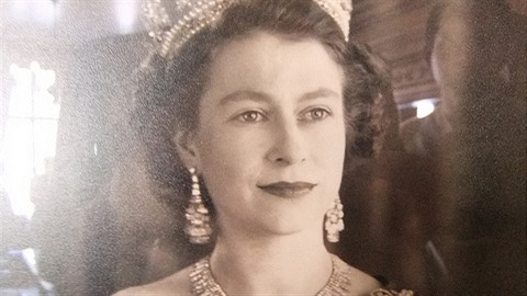 Dcera koktavého krále Jiřího VI. byla opravdu vyhlášenou krasavicí. A je na...