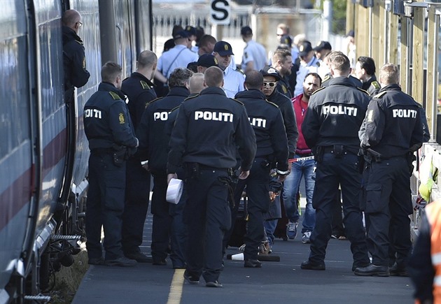 Police v Dánsku kontroluje vlaky.