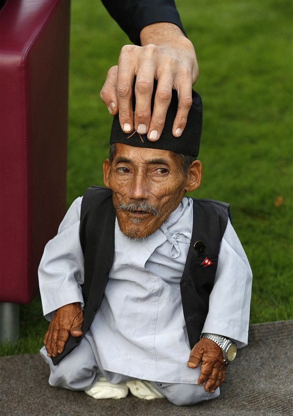 �andra Bah�dur Dangi.