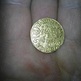 Zlat mince z Tet e, podle slov hleda pochz z nalezenho vlaku.