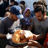 V uprchlických táborech na blízkém východě jsou uprchlíci vděční za každé...