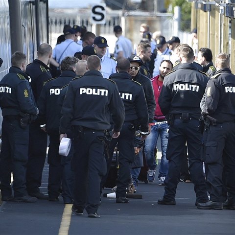 Police v Dnsku kontroluje vlaky.