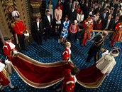A takhle to vypadá, kdy královna v plné polní otevírá parlament.