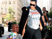 Malý Kanye si to tráduje ulicemi New Yorku.