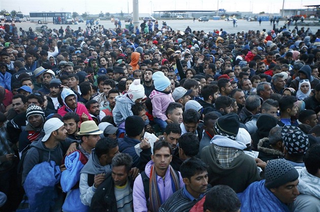 Uprchlíci na rakousko-maďarské hranici.