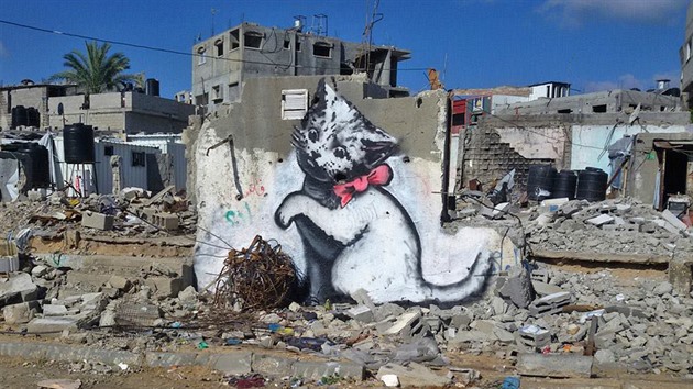 Streetartový umlec Banksy dokáe svými asto netradin umístnými malbami...