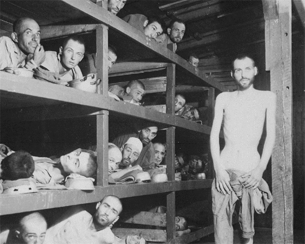 Lidé za války v koncentraním táboe Buchenwald.